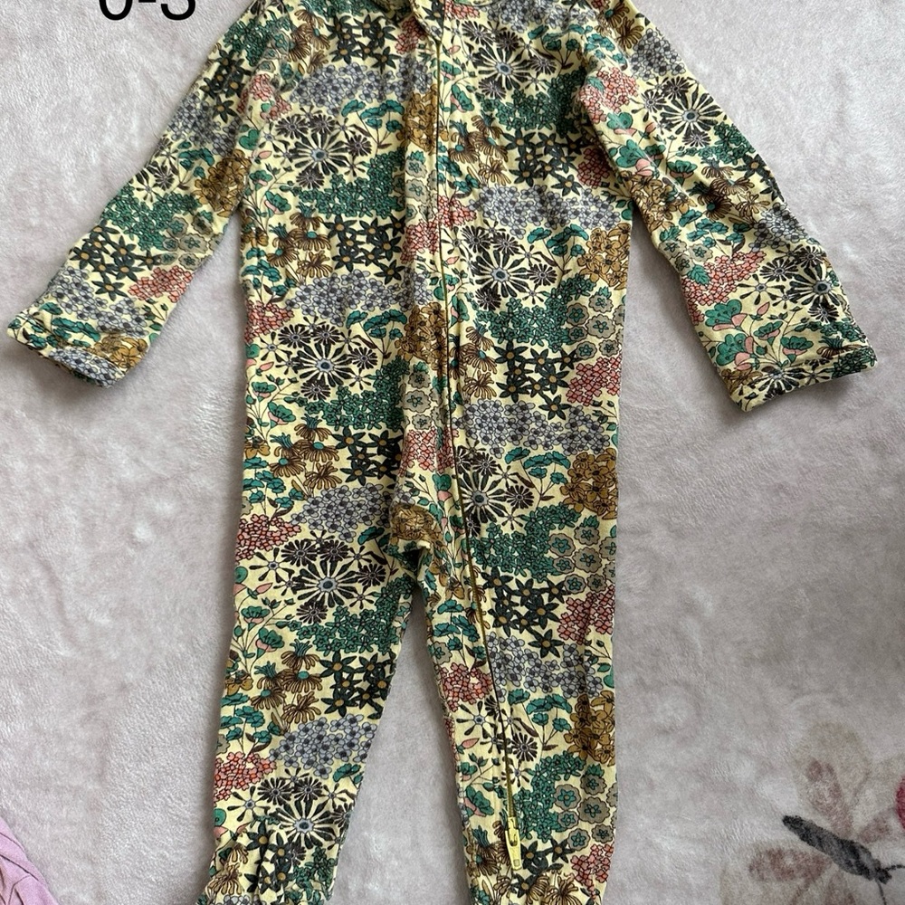 Kate Quinn ditzy garden footie